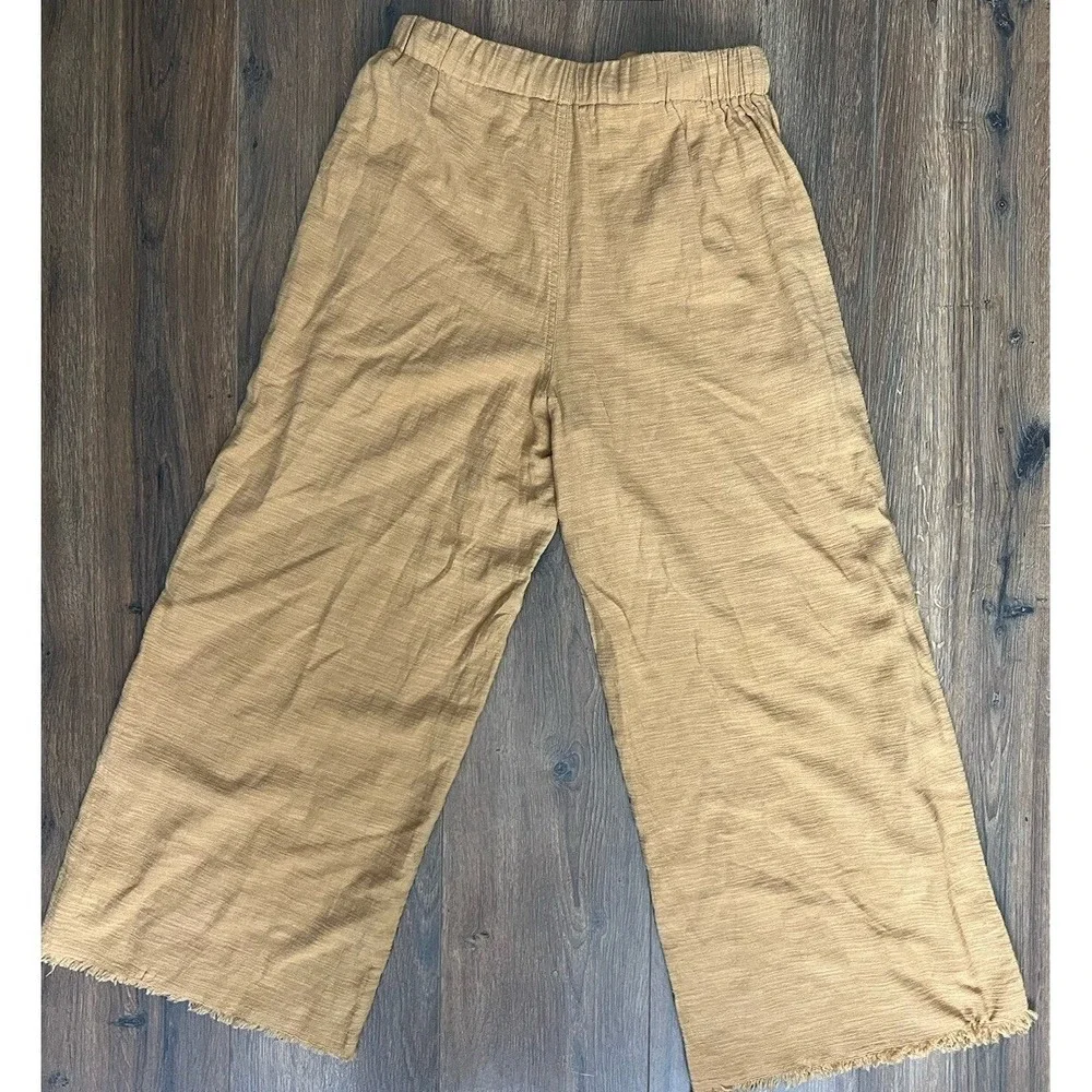 GIGO USA Women Beige Wide Leg Cropped Pants Elastic Waist‎ Frayed Hem Size S